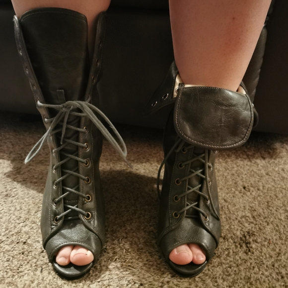 guess open toe high heel boots - Picture 3 of 4